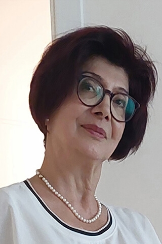 Эми 